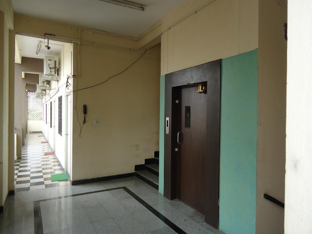 Sri Sai Comforts Hotel Bangalore Exterior foto